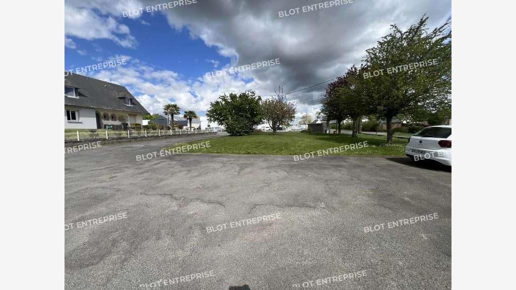 A vendre local d'activités bureaux 270m² à Balazé