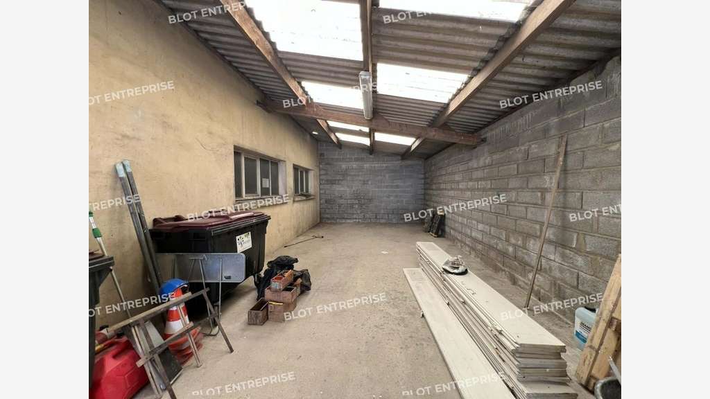 A vendre local d'activités bureaux 270m² à Balazé