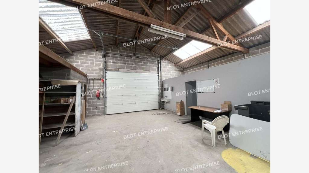 A vendre local d'activités bureaux 270m² à Balazé