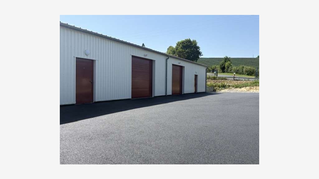 Vente local d'activités neuf de 120m² à Bardos