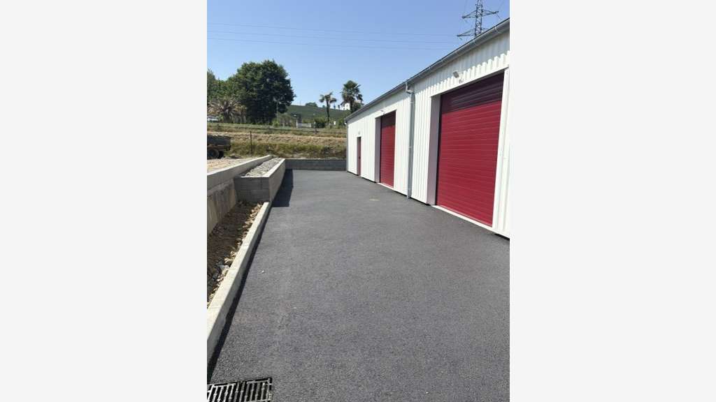 Vente local d'activités neuf de 120m² à Bardos
