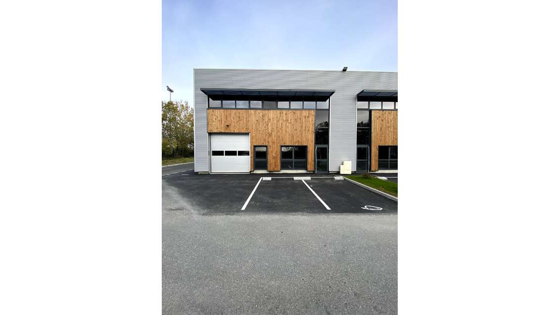 A vendre local neuf 255m² route de Clisson