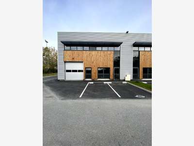 A vendre local neuf 255m² route de Clisson
