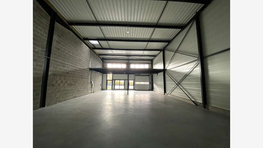 A vendre local neuf 255m² route de Clisson
