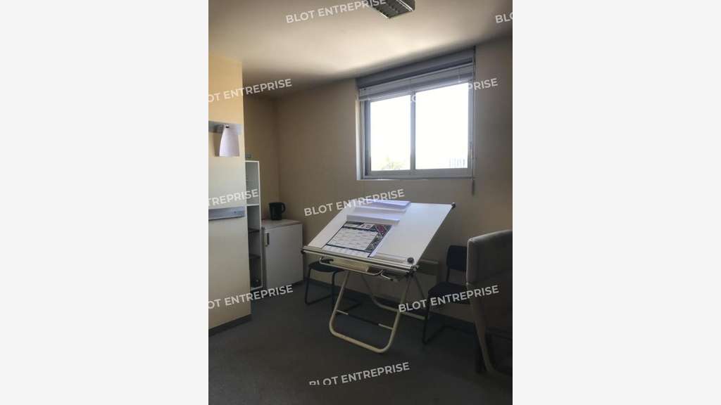 À VENDRE - LOCAUX D'ACTIVITÉS - 510 M² - BASSE GO