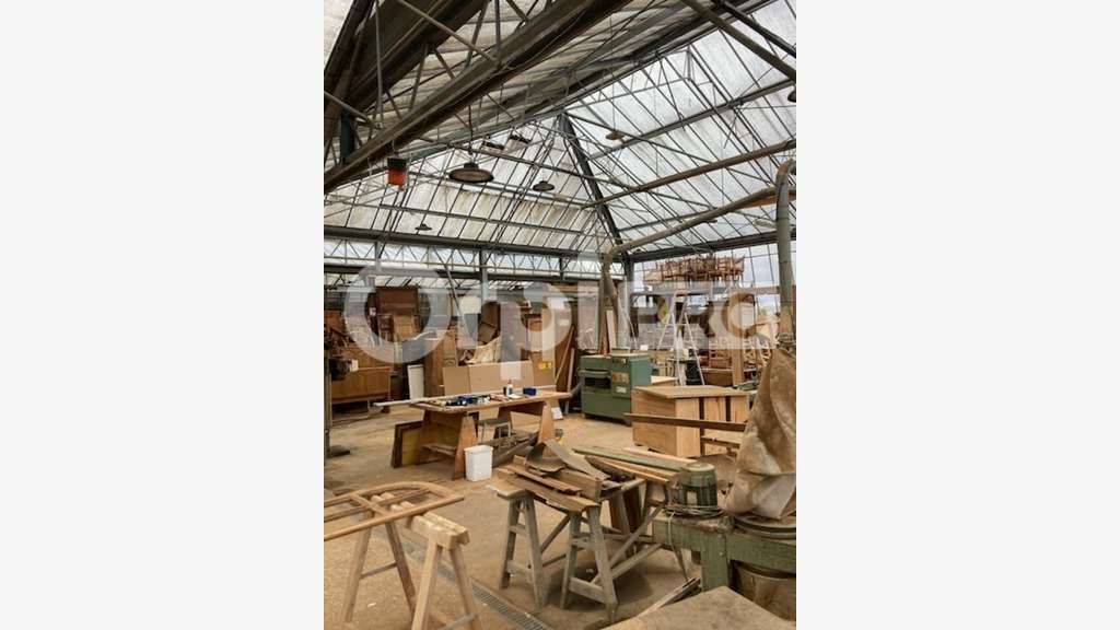 Local professionnel de 1500m² à vendre à Baule