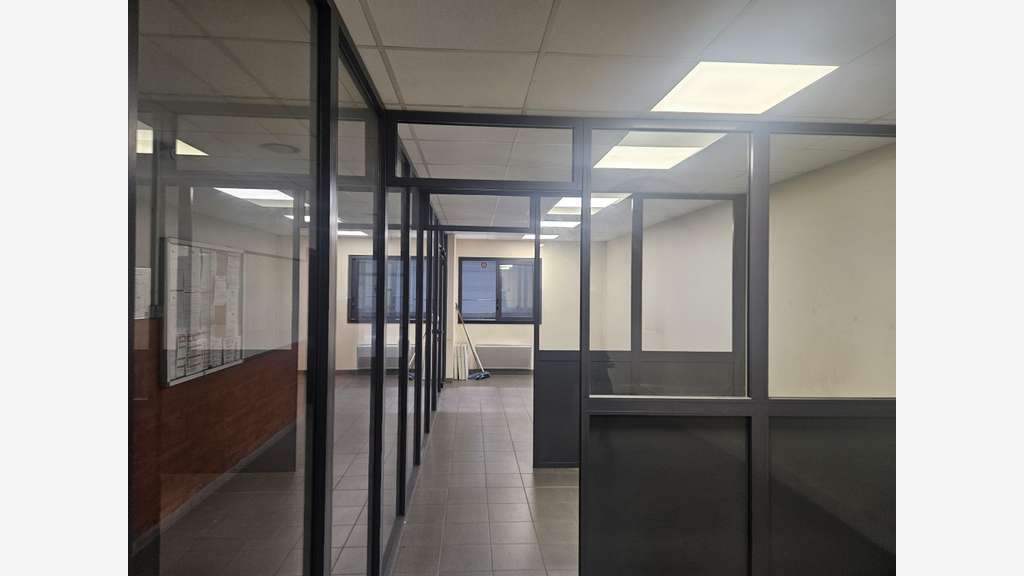 AV local d'activité 2300m² Beaucouzé proche Angers