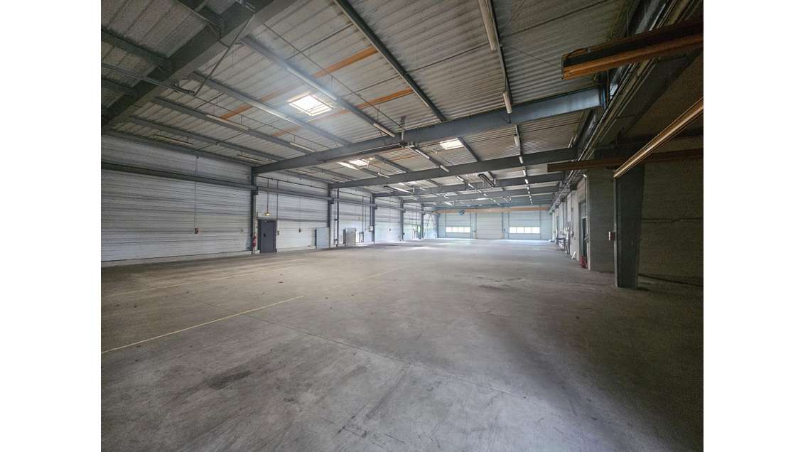 AV local d'activité 2300m² Beaucouzé proche Angers