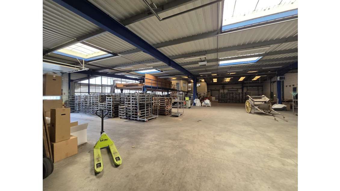 Local d'activité 6430m² à vendre à Beaucouzé