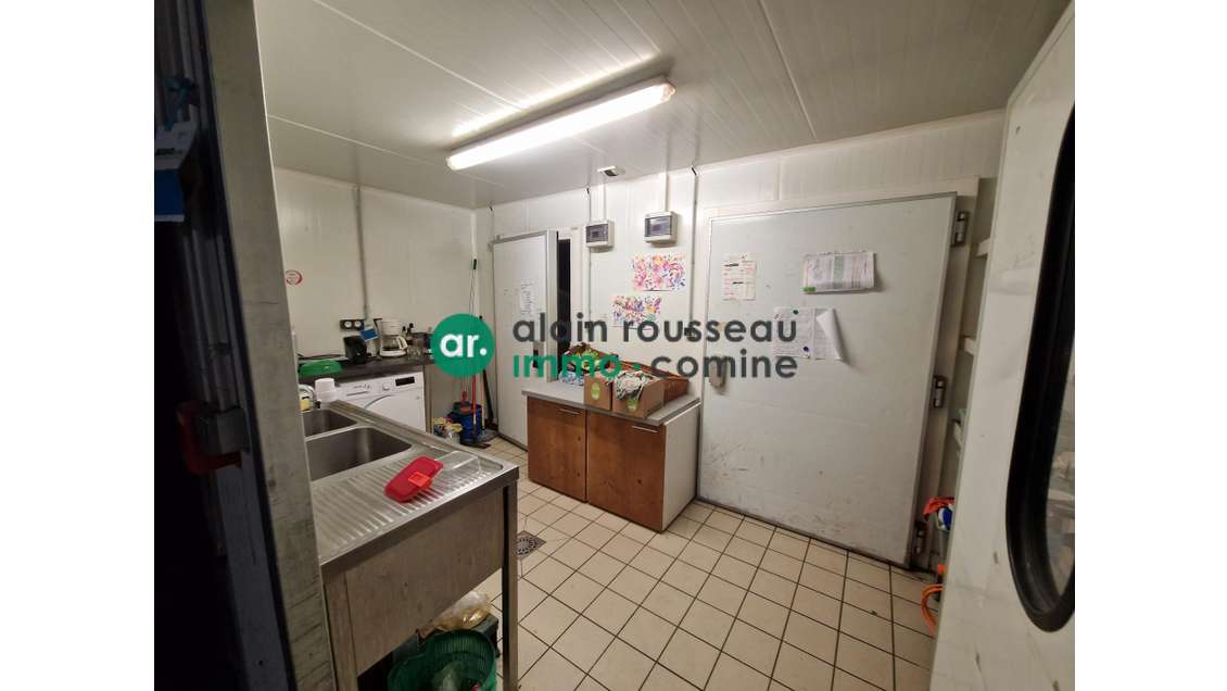 A vendre local d'activité 500m² à Beaucouzé