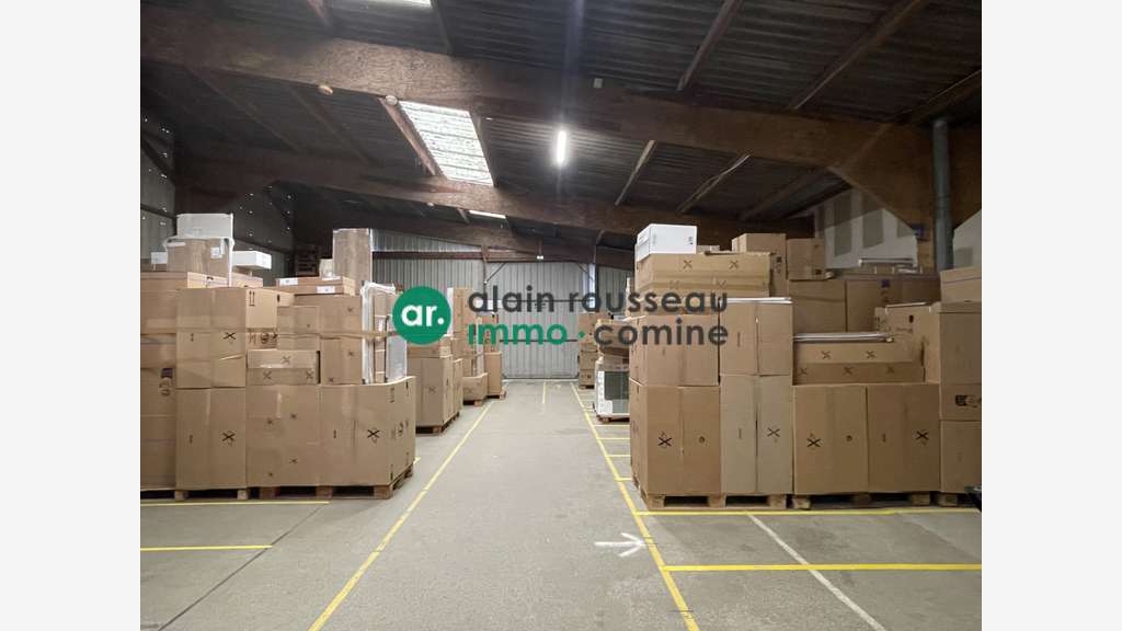 A vendre local activité 913m² à Beaucouze