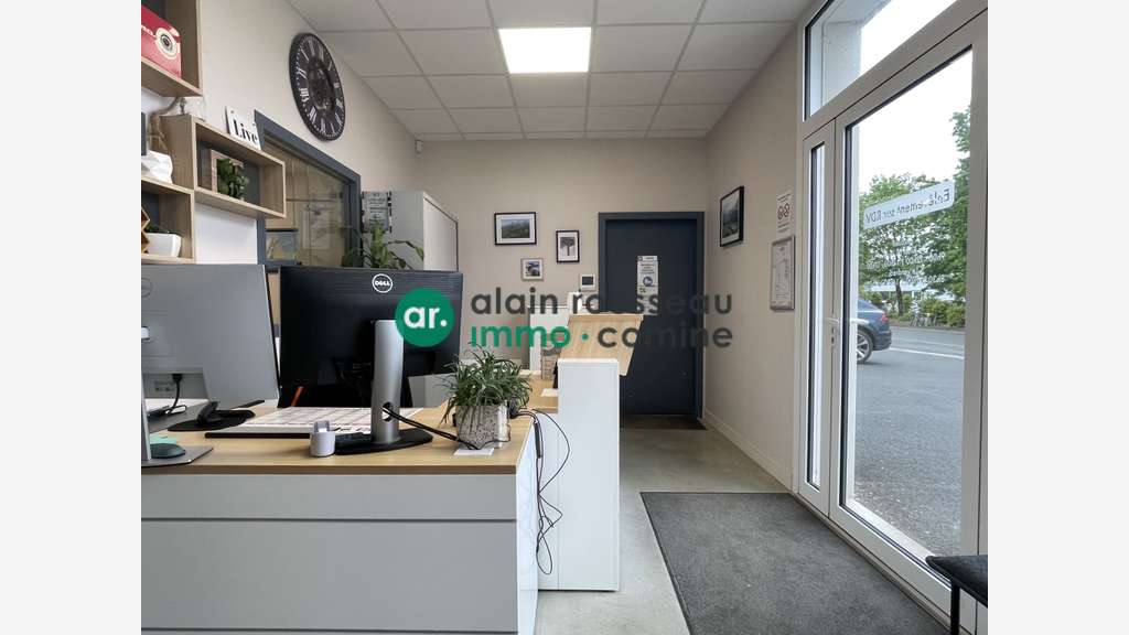 A vendre local activité 913m² à Beaucouze