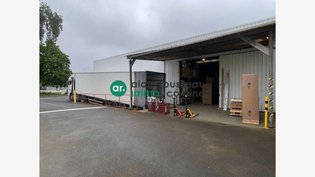 A vendre local activité 913m² à Beaucouze