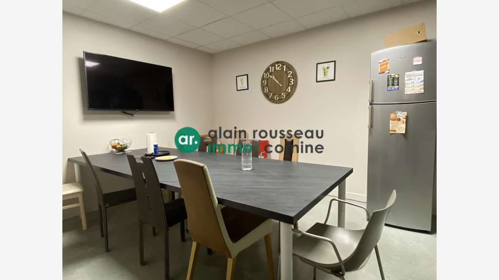 A vendre local activité 913m² à Beaucouze