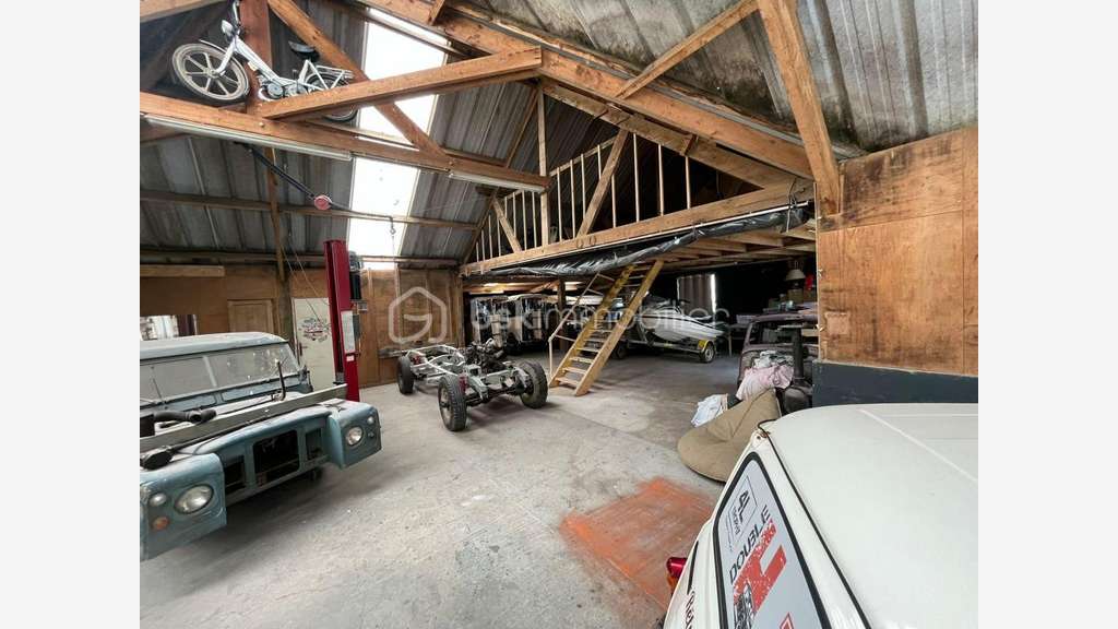 Vente atelier garage et dépendance sur 2400m²