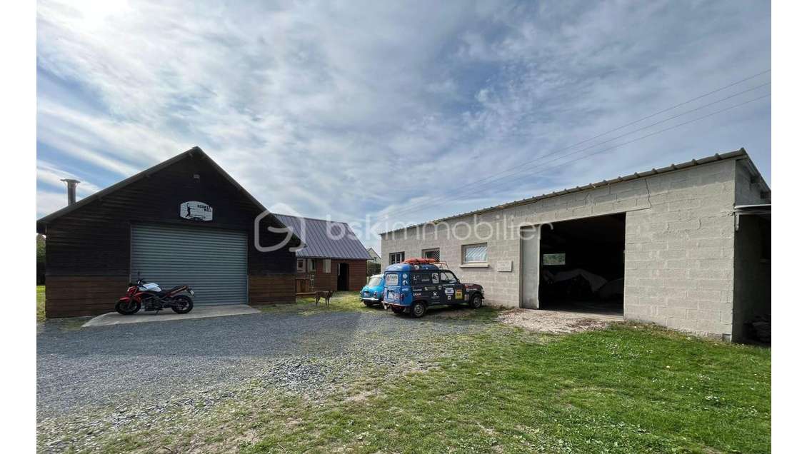 Vente atelier garage et dépendance sur 2400m² 