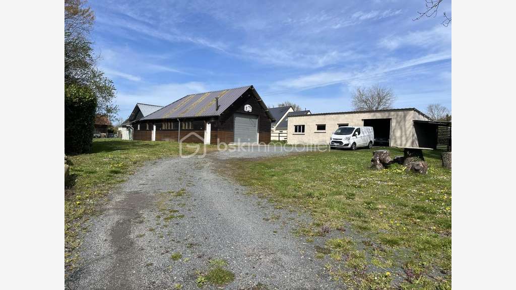 Vente atelier garage et dépendance sur 2400m²