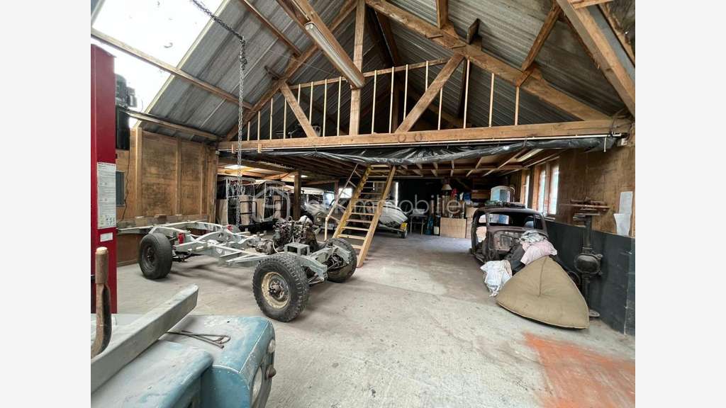 Vente atelier garage et dépendance sur 2400m²