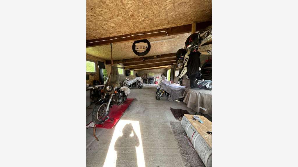 Vente atelier garage et dépendance sur 2400m²