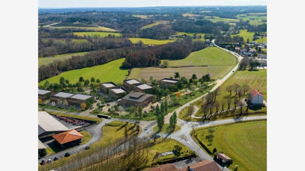 AV local d'activité de 11 000m² à Benesse les Dax
