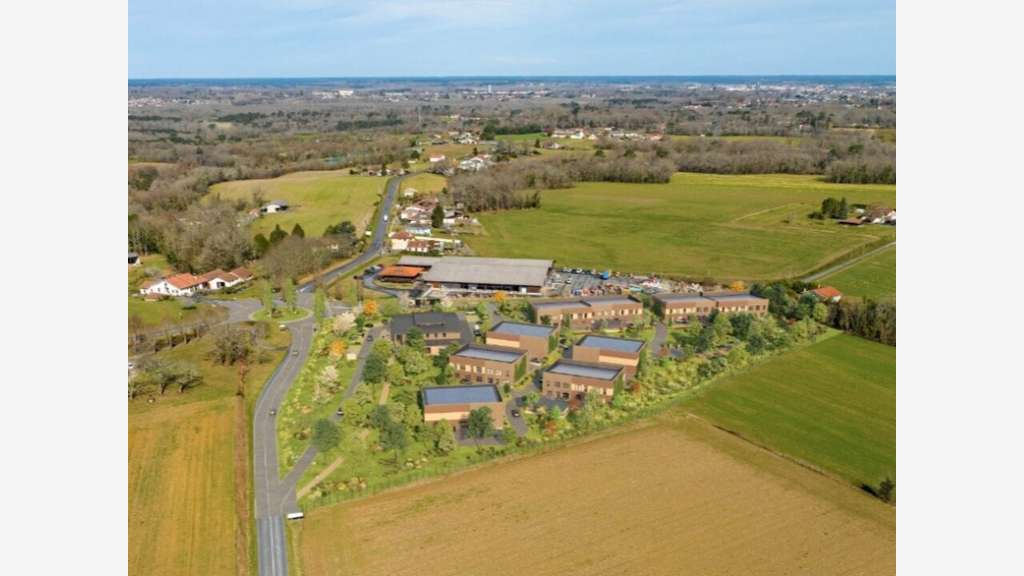 AV local d'activité de 11 000m² à Benesse les Dax