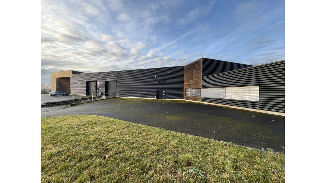 Vente local Industriel 3000m² env. Berd'Huis