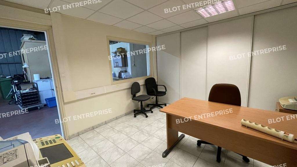 A vendre locaux d'activités 250m² à Besné