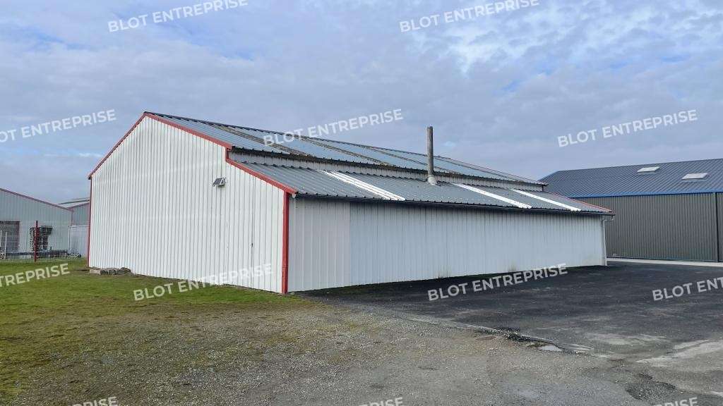A vendre locaux d'activités 250m² à Besné