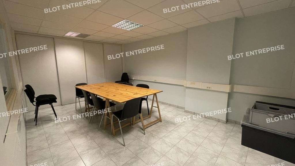A vendre locaux d'activités 250m² à Besné