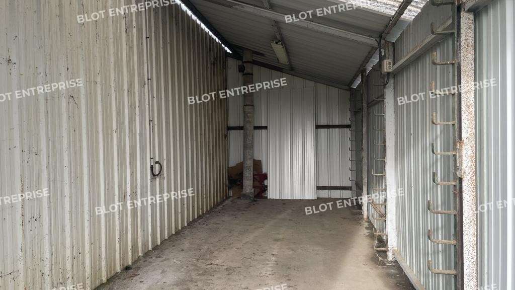 A vendre locaux d'activités 250m² à Besné