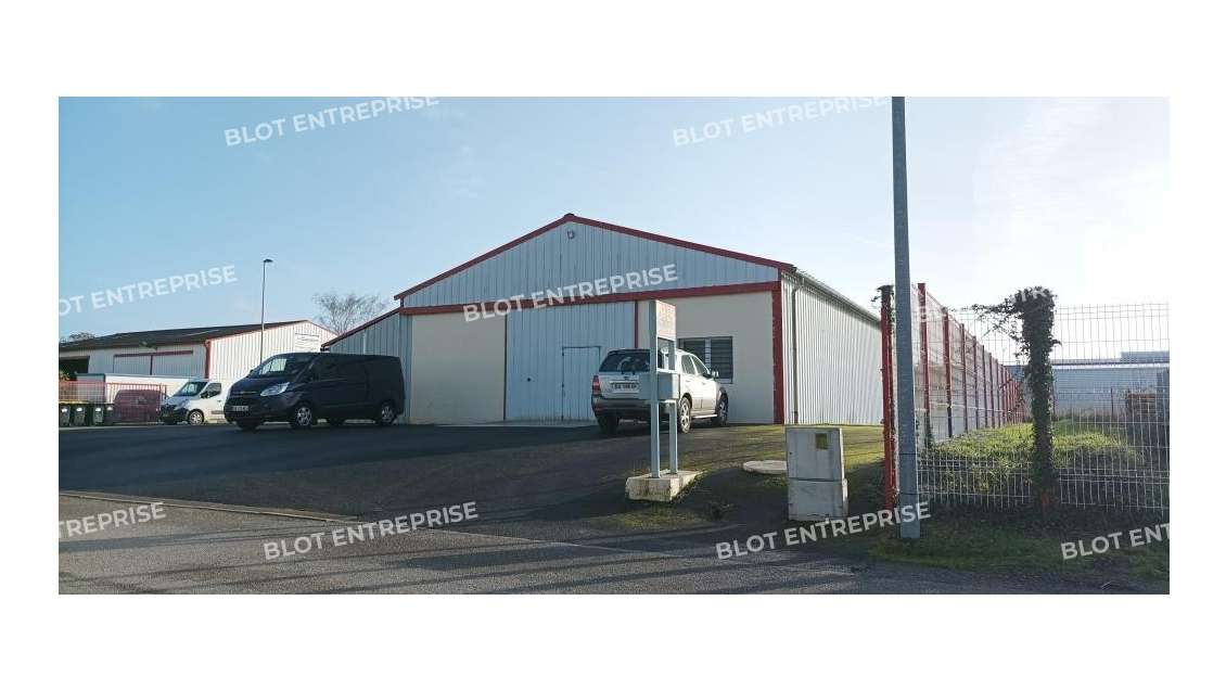 A vendre locaux d'activités 250m² à Besné