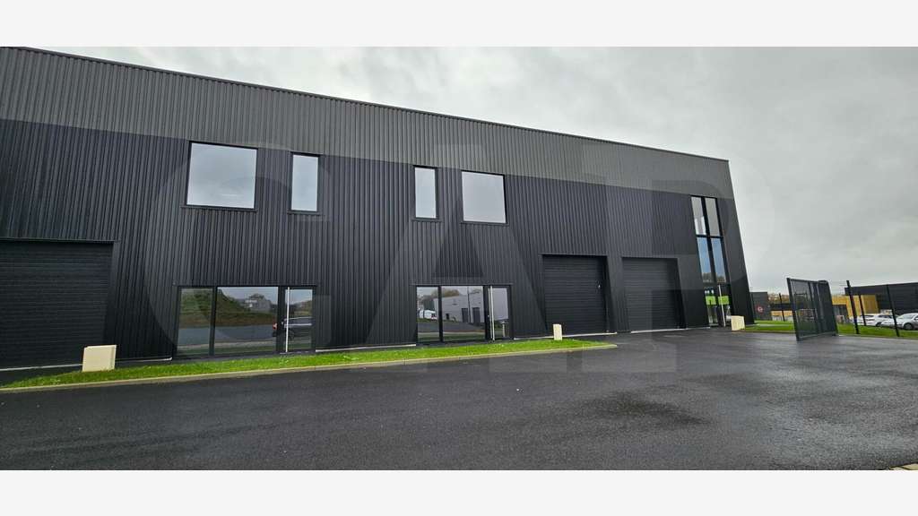 A vendre cellule d’activité neuve 228m² à Betton