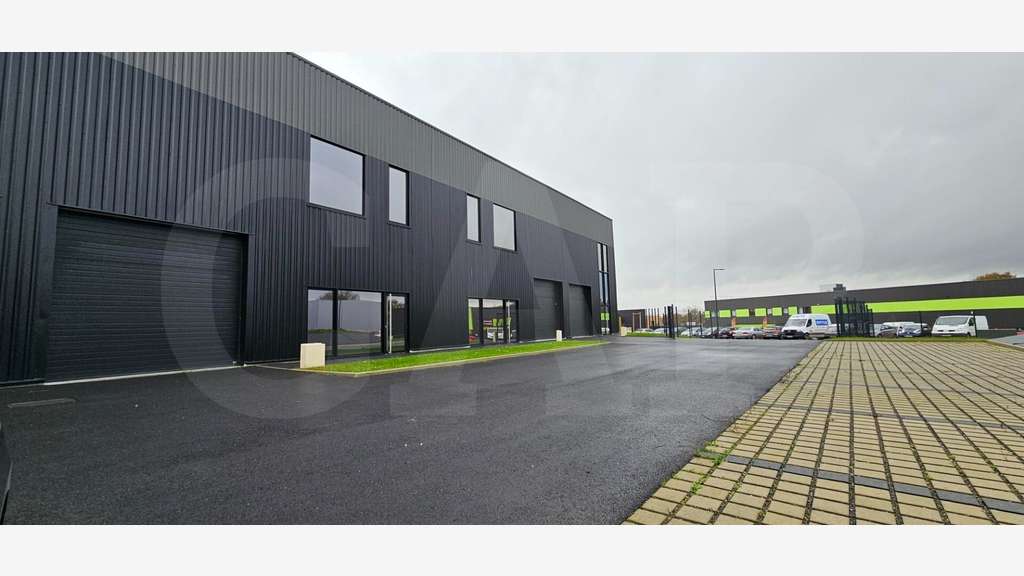 A vendre cellule d’activité neuve 228m² à Betton
