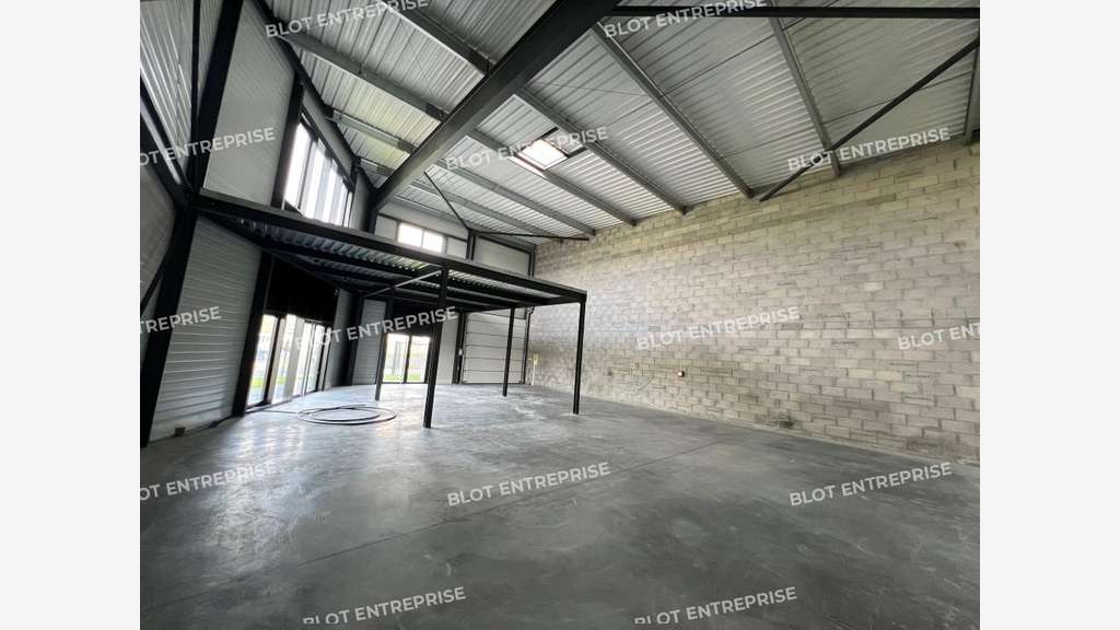 A vendre cellule d'activités de 228m² à Betton