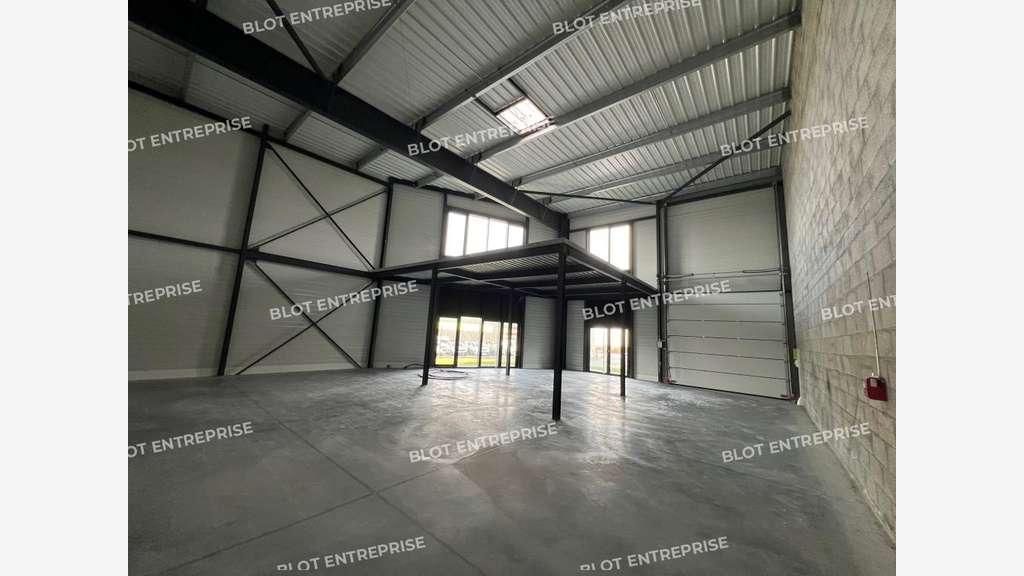 A vendre cellule d'activités de 228m² à Betton