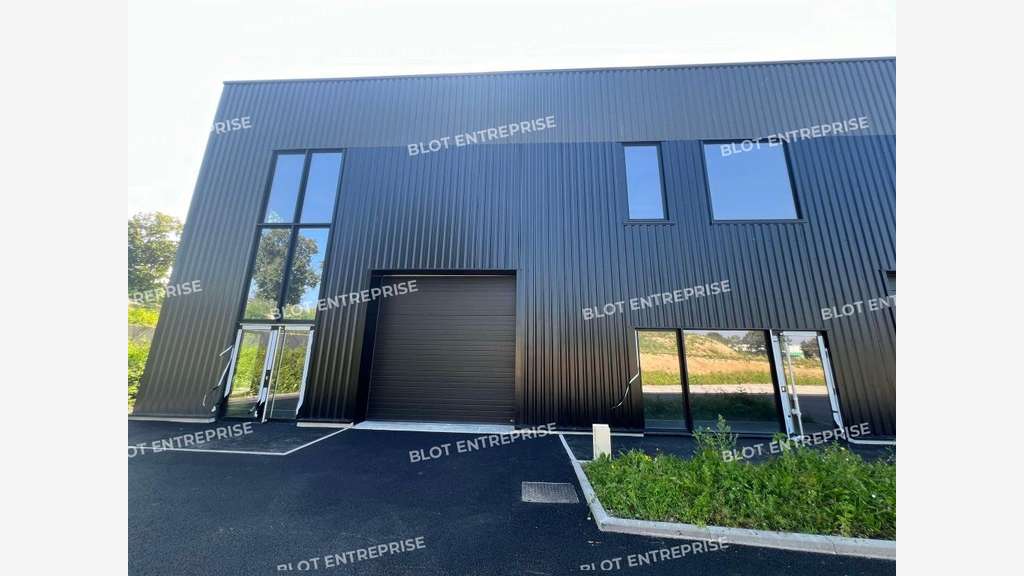 A vendre cellule d'activités de 228m² à Betton