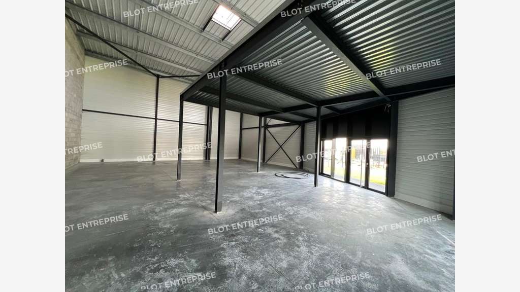 A vendre cellule d'activités de 228m² à Betton