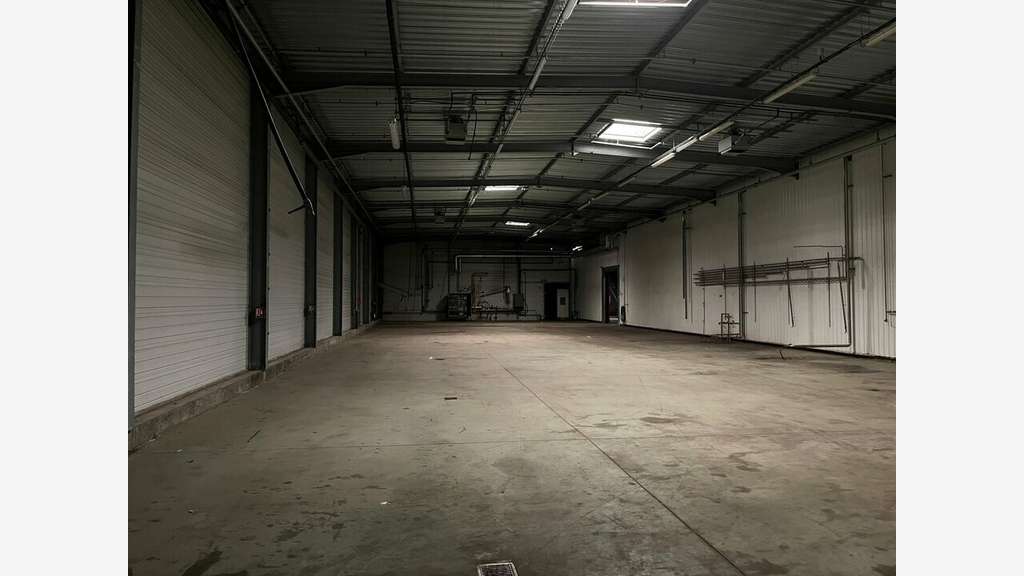 Entrepôt logistique de 8700m² à vendre à Betton