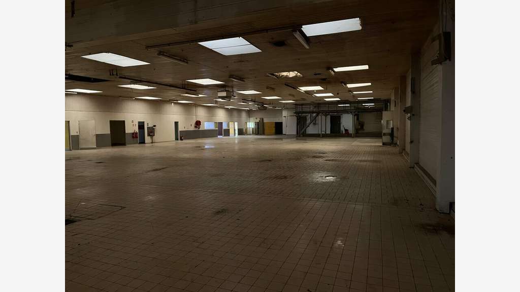 Entrepôt logistique de 8700m² à vendre à Betton