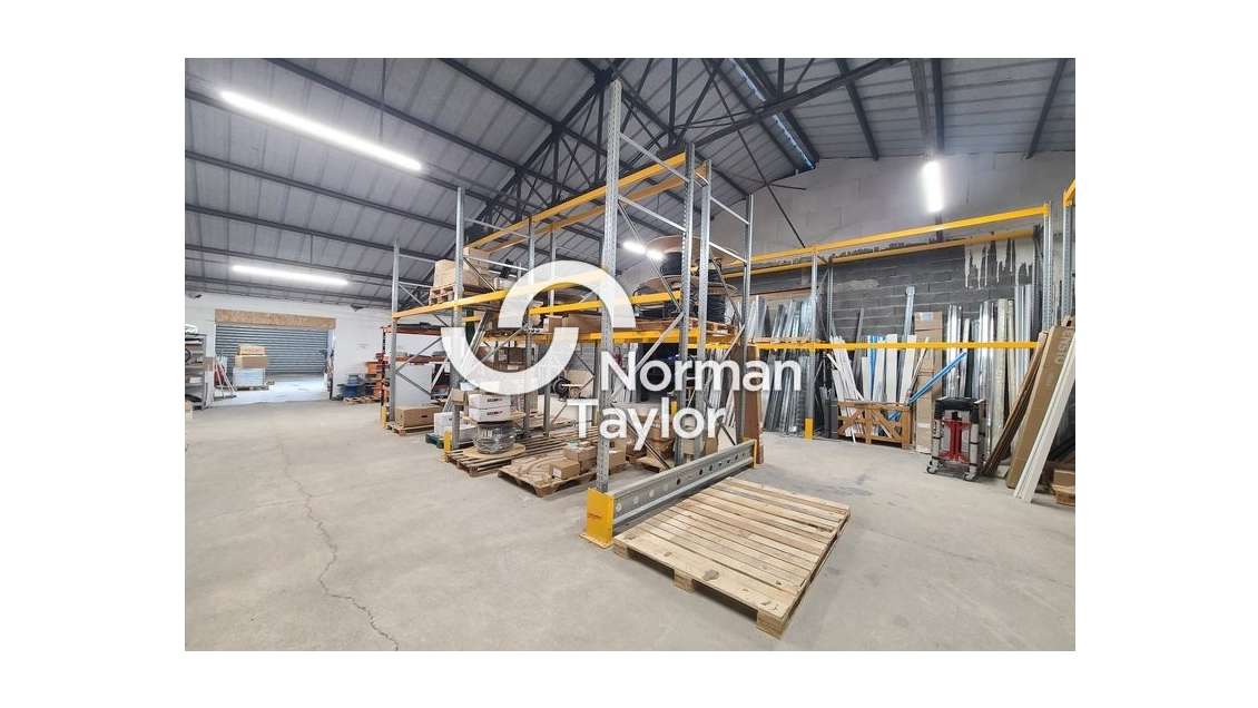 Locaux  822m² à vendre à Béziers Capiscol A9/A75