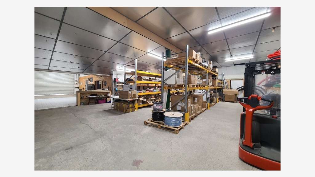 Locaux 822m² à vendre à Béziers Capiscol A9/A75
