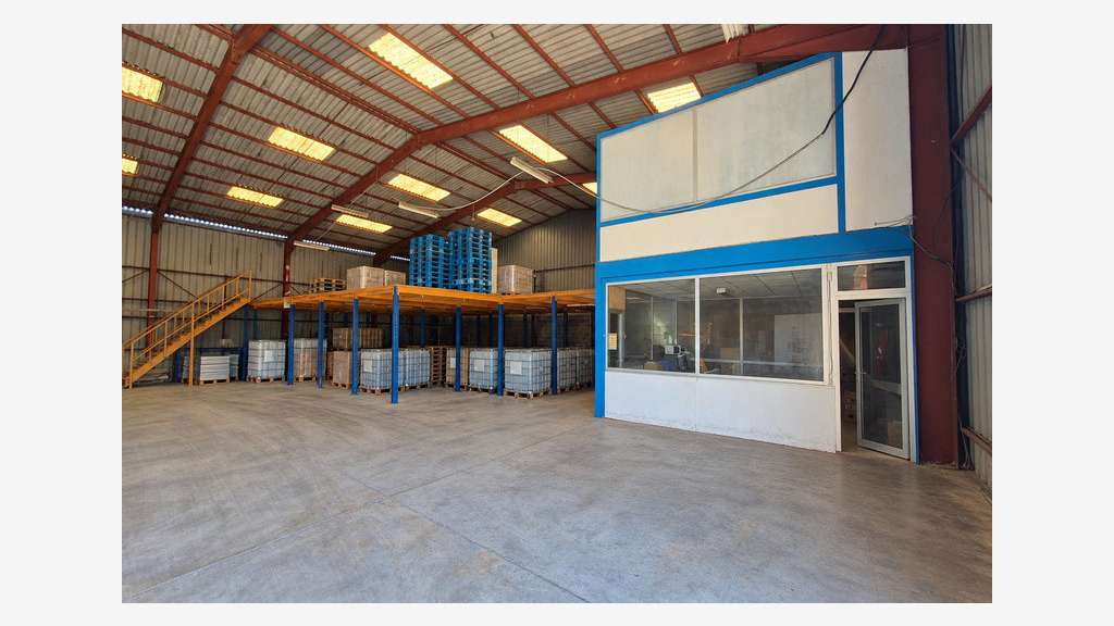 Local d'activité de 1000m² à vendre à Béziers