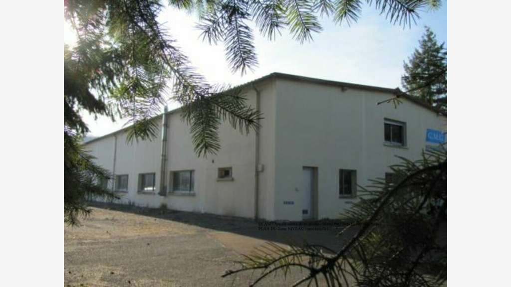Local d'activité de 1244m² à vendre en ZI Biesles