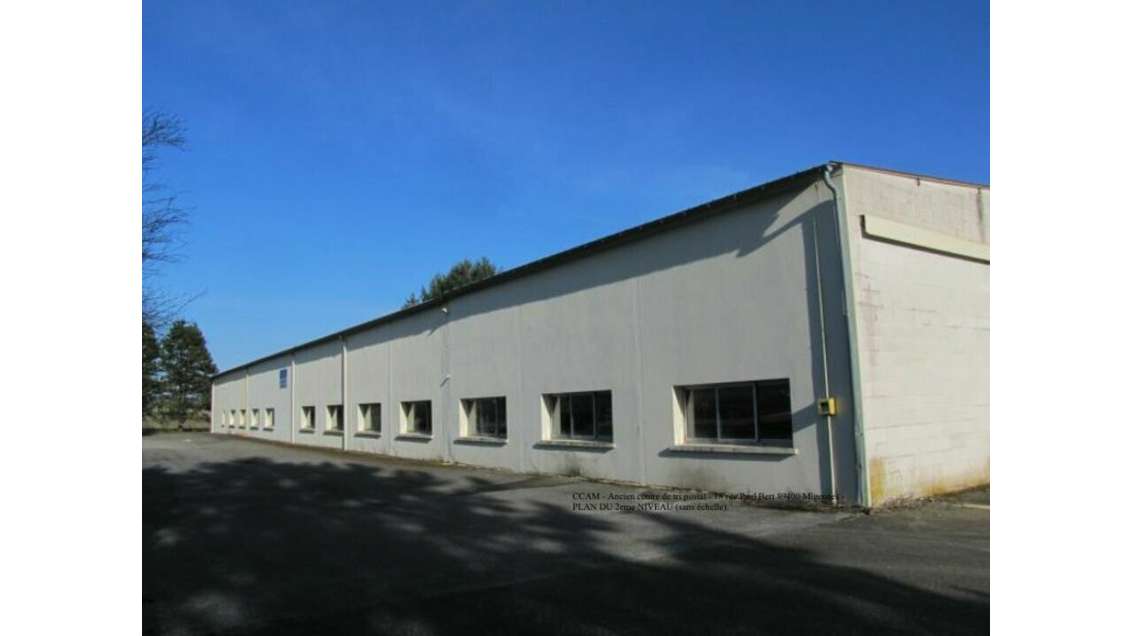 Local d'activité de 1244m² à vendre en ZI Biesles