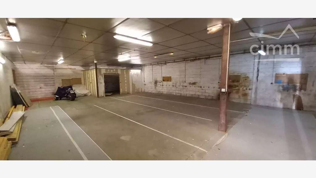 AV entrepôt-dépôt 450m² et 2 logements à Blois