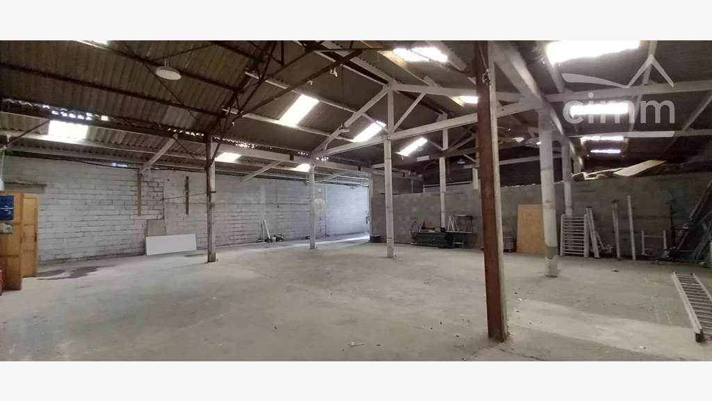 AV entrepôt-dépôt 450m² et 2 logements à Blois