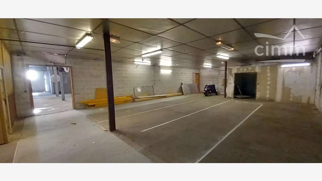AV entrepôt-dépôt 450m² et 2 logements à Blois