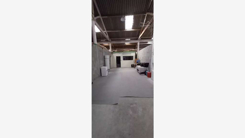 AV entrepôt-dépôt 450m² et 2 logements à Blois
