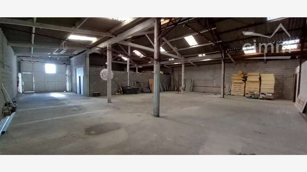 AV entrepôt-dépôt 450m² et 2 logements à Blois