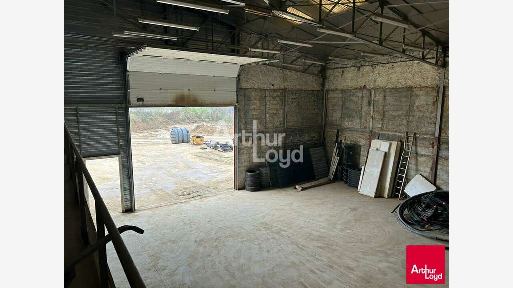 Local d'activité 851m² sur 5296m² à vendre à Blois
